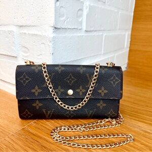 Louis Vuitton Authenticated Monogram Portefeiulle Wallet on Chain